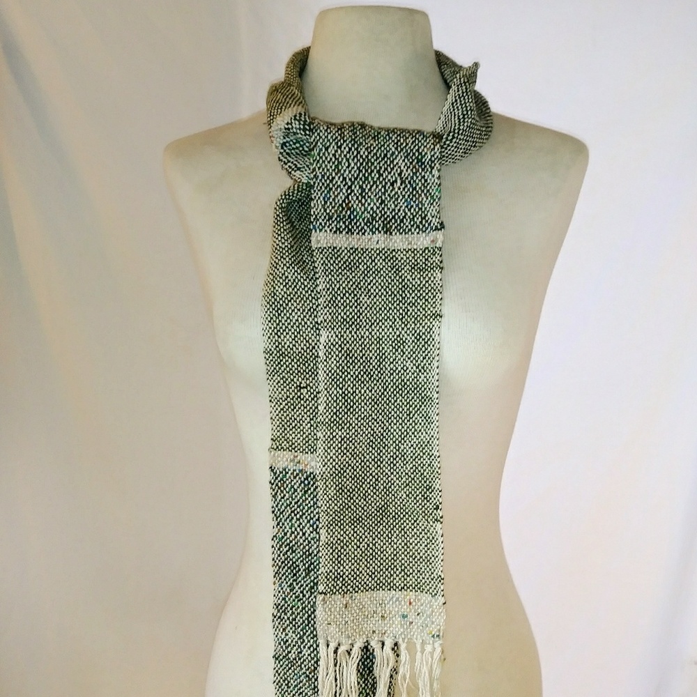 ๐ Hand-Woven Winter Scarf #hundredsofscarves - Picture 2 of 4